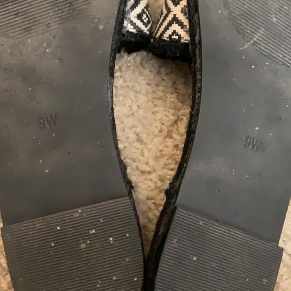 🛑SOLD🛑 Torrid Black & White Slides - Picture 6 of 6